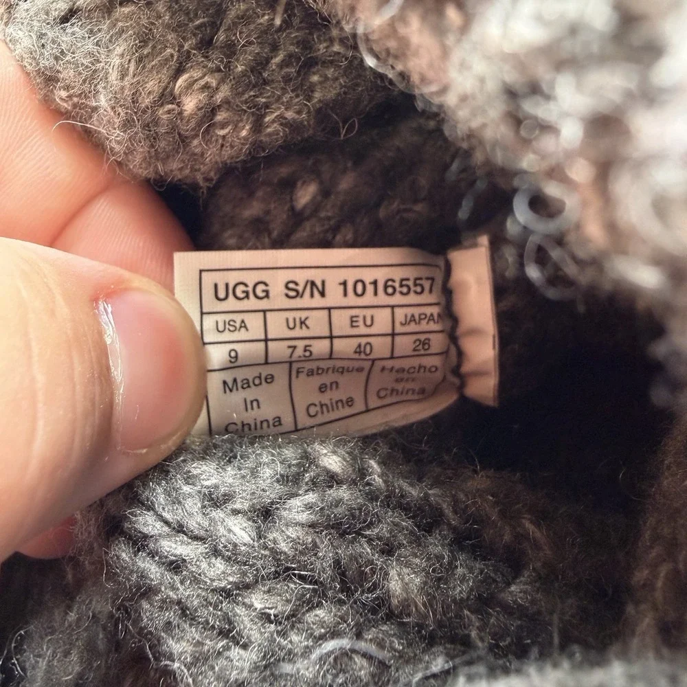 UGG Isla Knit Boots Womens Size 9 Grey Cable Knit Button Fold Over 1016557